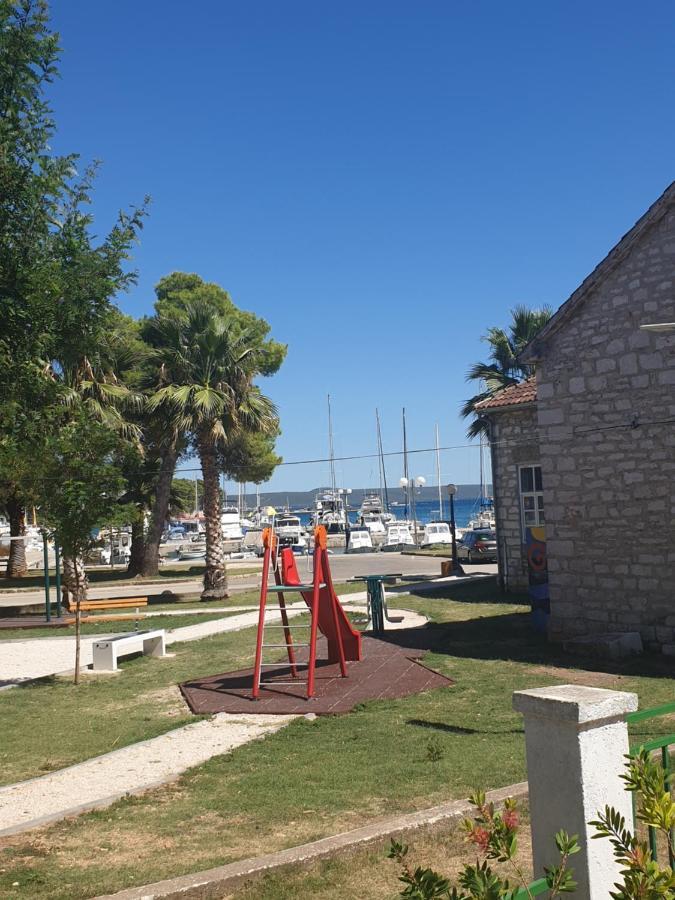 Apartments Martinovic By The Sea Kukljica Dış mekan fotoğraf