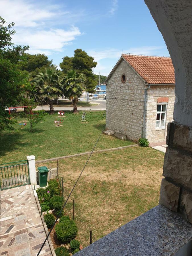 Apartments Martinovic By The Sea Kukljica Dış mekan fotoğraf